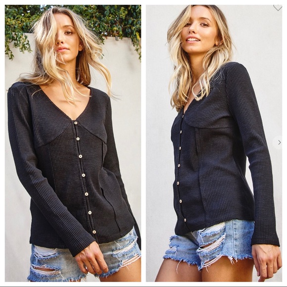 Fall Must Perfect Front loop button ribbed top - Picture 6 of 7